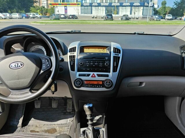 Серый Киа Сид, объемом двигателя 2 л и пробегом 252 тыс. км за 5900 $, фото 11 на Automoto.ua