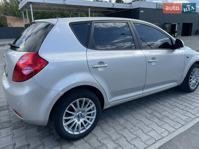 Серый Киа Сид, объемом двигателя 1.6 л и пробегом 222 тыс. км за 5800 $, фото 2 на Automoto.ua