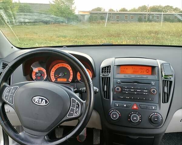 Серый Киа Сид, объемом двигателя 1.59 л и пробегом 235 тыс. км за 5400 $, фото 25 на Automoto.ua