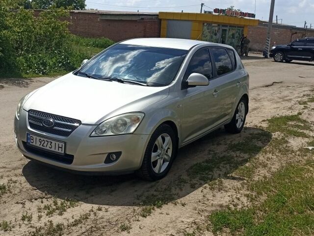 Серый Киа Сид, объемом двигателя 1.6 л и пробегом 255 тыс. км за 4800 $, фото 1 на Automoto.ua