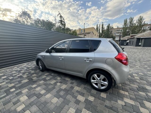 Серый Киа Сид, объемом двигателя 1.6 л и пробегом 240 тыс. км за 6500 $, фото 4 на Automoto.ua