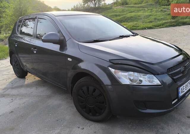 Сірий Кіа Сід, об'ємом двигуна 1.4 л та пробігом 233 тис. км за 4590 $, фото 5 на Automoto.ua