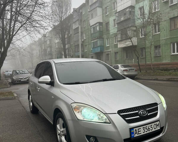 Серый Киа Сид, объемом двигателя 2 л и пробегом 278 тыс. км за 6300 $, фото 2 на Automoto.ua
