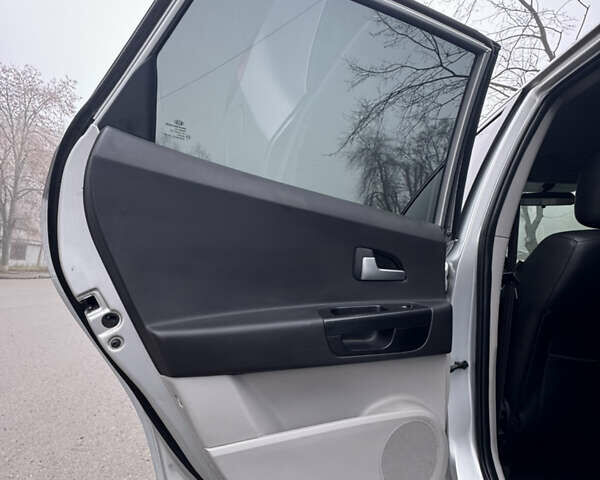 Серый Киа Сид, объемом двигателя 2 л и пробегом 278 тыс. км за 6300 $, фото 18 на Automoto.ua