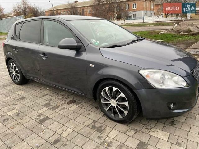 Серый Киа Сид, объемом двигателя 1.58 л и пробегом 480 тыс. км за 3600 $, фото 3 на Automoto.ua