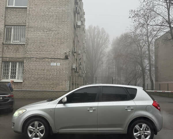 Серый Киа Сид, объемом двигателя 2 л и пробегом 278 тыс. км за 6300 $, фото 7 на Automoto.ua