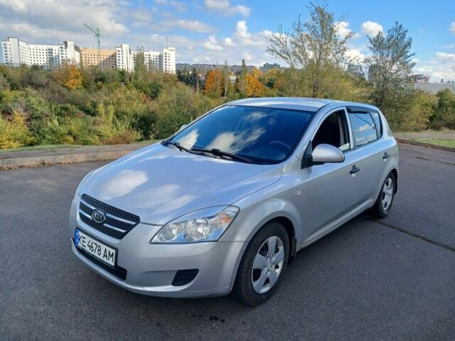Киа Сид 2007 в Кривом Роге на Automoto.ua Серый Киа Сид, объемом двигателя 1.4 л и пробегом 221 тыс. км за 5500 $, фото 7 на Automoto.ua
