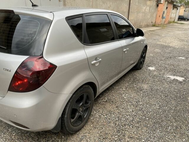 Серый Киа Сид, объемом двигателя 1.6 л и пробегом 240 тыс. км за 5700 $, фото 7 на Automoto.ua