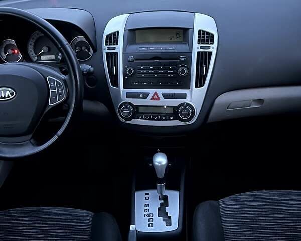 Серый Киа Сид, объемом двигателя 2 л и пробегом 136 тыс. км за 7250 $, фото 17 на Automoto.ua