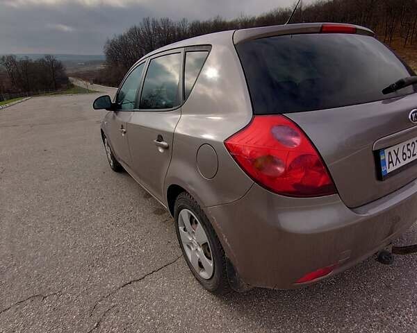 Серый Киа Сид, объемом двигателя 1.59 л и пробегом 279 тыс. км за 4650 $, фото 4 на Automoto.ua