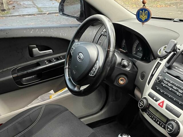 Серый Киа Сид, объемом двигателя 1.6 л и пробегом 227 тыс. км за 5590 $, фото 15 на Automoto.ua