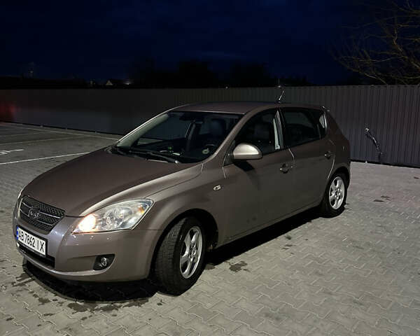 Серый Киа Сид, объемом двигателя 1.6 л и пробегом 216 тыс. км за 6099 $, фото 1 на Automoto.ua