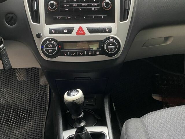 Серый Киа Сид, объемом двигателя 1.6 л и пробегом 240 тыс. км за 5700 $, фото 14 на Automoto.ua