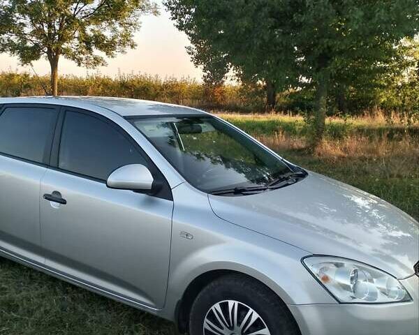 Серый Киа Сид, объемом двигателя 1.59 л и пробегом 235 тыс. км за 5400 $, фото 6 на Automoto.ua