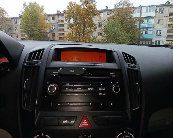 Серый Киа Сид, объемом двигателя 1.59 л и пробегом 334 тыс. км за 5400 $, фото 13 на Automoto.ua