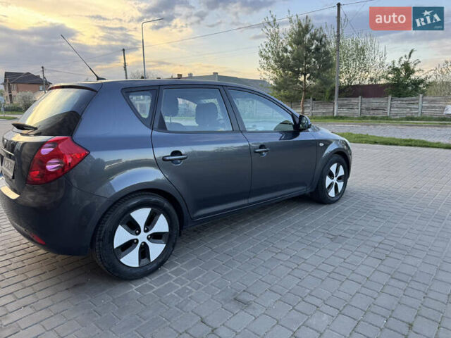 Серый Киа Сид, объемом двигателя 1.4 л и пробегом 228 тыс. км за 4850 $, фото 3 на Automoto.ua
