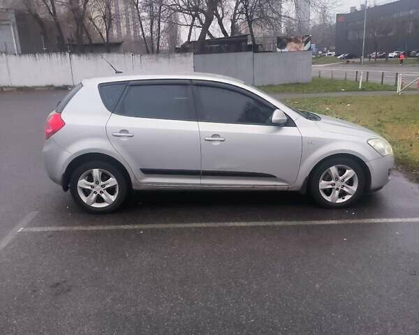 Серый Киа Сид, объемом двигателя 1.6 л и пробегом 228 тыс. км за 5500 $, фото 3 на Automoto.ua