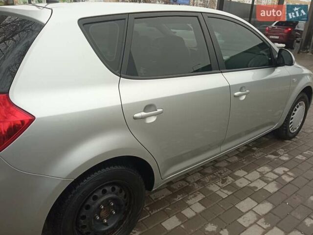 Серый Киа Сид, объемом двигателя 1.6 л и пробегом 147 тыс. км за 5800 $, фото 1 на Automoto.ua