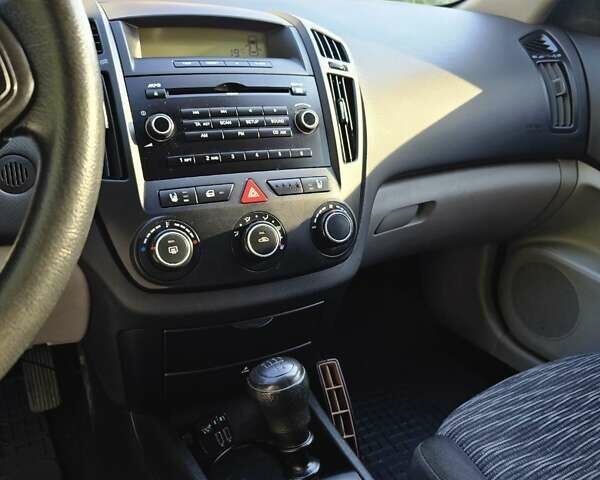 Серый Киа Сид, объемом двигателя 1.58 л и пробегом 223 тыс. км за 4700 $, фото 7 на Automoto.ua