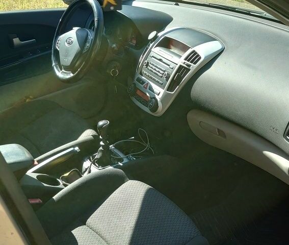 Серый Киа Сид, объемом двигателя 1.6 л и пробегом 277 тыс. км за 4950 $, фото 7 на Automoto.ua