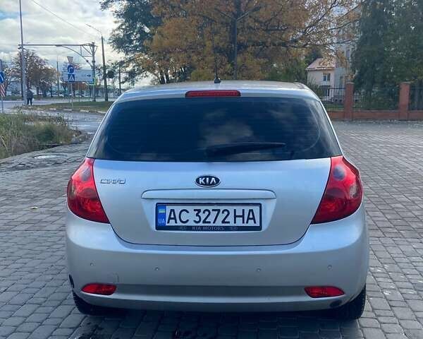 Серый Киа Сид, объемом двигателя 1.59 л и пробегом 305 тыс. км за 5500 $, фото 1 на Automoto.ua