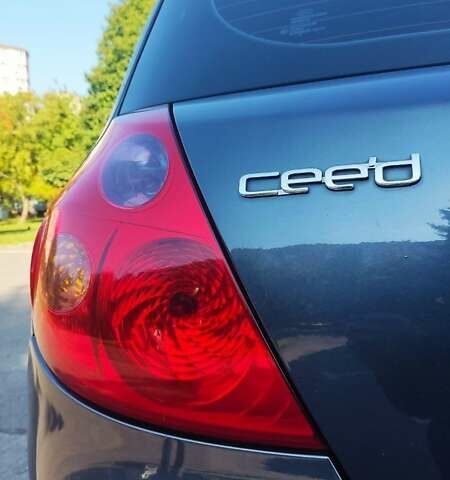 Серый Киа Сид, объемом двигателя 1.6 л и пробегом 210 тыс. км за 5500 $, фото 8 на Automoto.ua