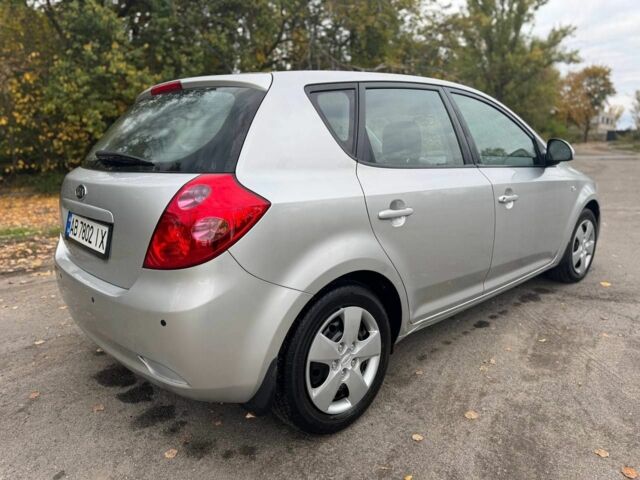 Серый Киа Сид, объемом двигателя 1.4 л и пробегом 254 тыс. км за 4900 $, фото 6 на Automoto.ua