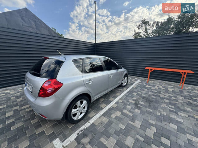 Серый Киа Сид, объемом двигателя 1.59 л и пробегом 240 тыс. км за 6500 $, фото 5 на Automoto.ua
