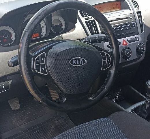Серый Киа Сид, объемом двигателя 1.6 л и пробегом 255 тыс. км за 4800 $, фото 7 на Automoto.ua