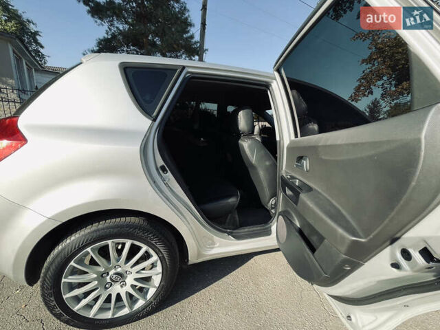 Серый Киа Сид, объемом двигателя 1.6 л и пробегом 223 тыс. км за 5500 $, фото 14 на Automoto.ua