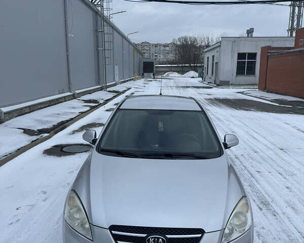 Серый Киа Сид, объемом двигателя 1.4 л и пробегом 188 тыс. км за 3800 $, фото 3 на Automoto.ua
