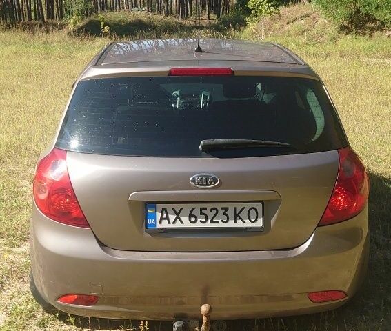 Серый Киа Сид, объемом двигателя 1.6 л и пробегом 277 тыс. км за 4950 $, фото 2 на Automoto.ua