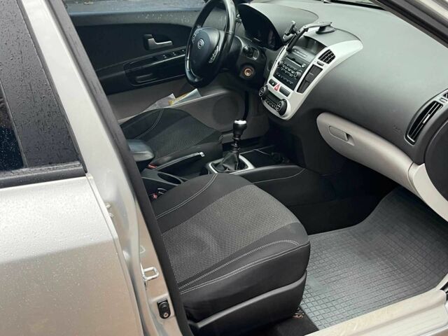 Серый Киа Сид, объемом двигателя 1.6 л и пробегом 227 тыс. км за 5590 $, фото 11 на Automoto.ua