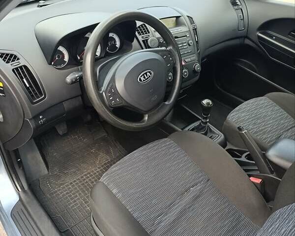 Сірий Кіа Сід, об'ємом двигуна 1.59 л та пробігом 230 тис. км за 6100 $, фото 12 на Automoto.ua