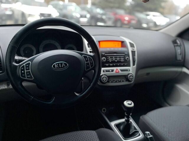 Сірий Кіа Сід, об'ємом двигуна 1.6 л та пробігом 244 тис. км за 5500 $, фото 14 на Automoto.ua