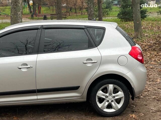 Серый Киа Сид, объемом двигателя 1.6 л и пробегом 227 тыс. км за 5590 $, фото 6 на Automoto.ua