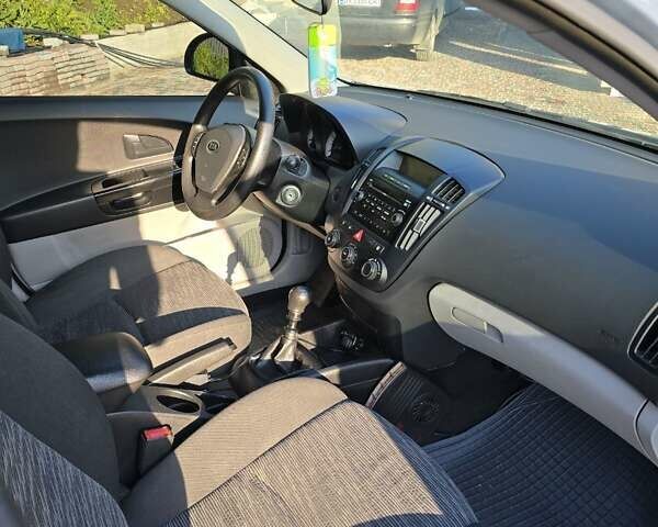 Серый Киа Сид, объемом двигателя 1.58 л и пробегом 223 тыс. км за 4700 $, фото 11 на Automoto.ua