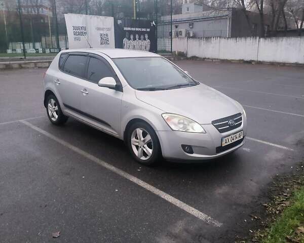 Серый Киа Сид, объемом двигателя 1.6 л и пробегом 228 тыс. км за 5500 $, фото 1 на Automoto.ua