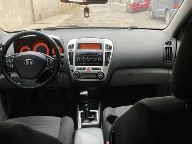 Серый Киа Сид, объемом двигателя 1.6 л и пробегом 240 тыс. км за 5700 $, фото 1 на Automoto.ua