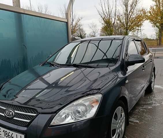 Серый Киа Сид, объемом двигателя 1.59 л и пробегом 334 тыс. км за 5400 $, фото 3 на Automoto.ua