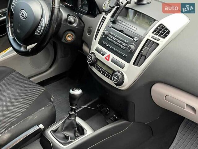 Серый Киа Сид, объемом двигателя 1.6 л и пробегом 227 тыс. км за 5590 $, фото 15 на Automoto.ua