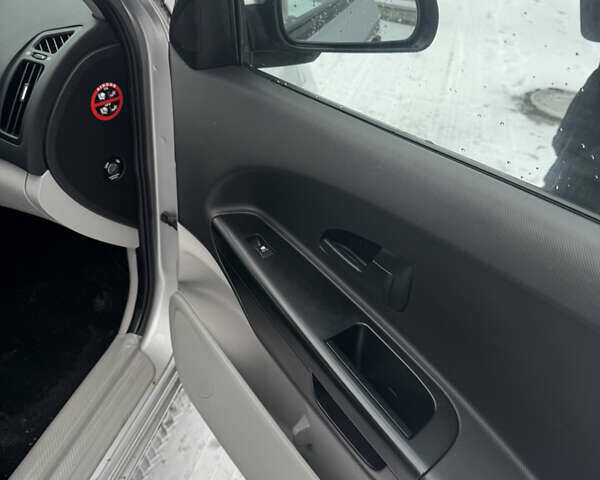 Серый Киа Сид, объемом двигателя 1.4 л и пробегом 188 тыс. км за 3800 $, фото 28 на Automoto.ua