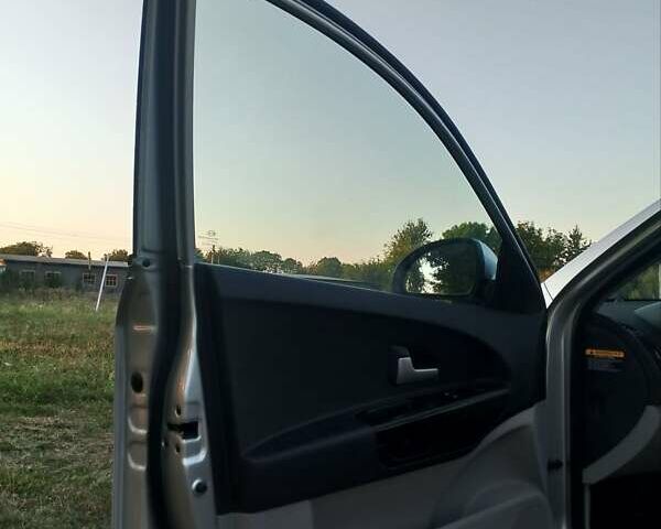 Серый Киа Сид, объемом двигателя 1.59 л и пробегом 235 тыс. км за 5400 $, фото 14 на Automoto.ua