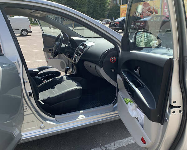 Серый Киа Сид, объемом двигателя 1.59 л и пробегом 226 тыс. км за 5300 $, фото 8 на Automoto.ua