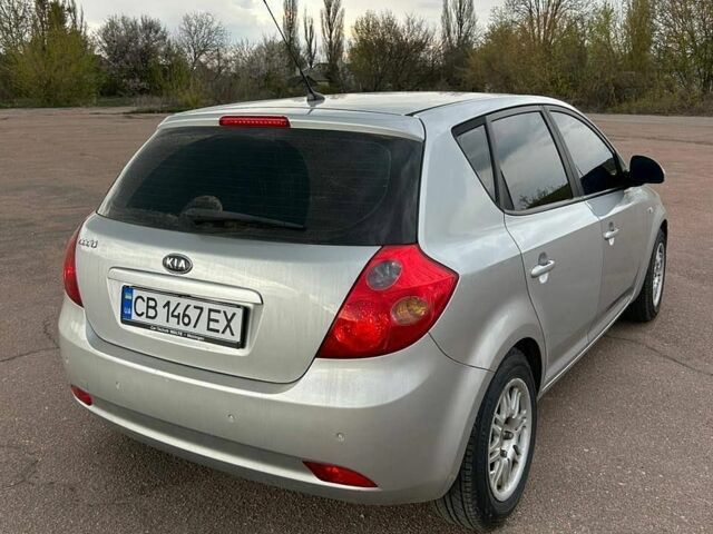 Серый Киа Сид, объемом двигателя 2 л и пробегом 220 тыс. км за 5500 $, фото 1 на Automoto.ua