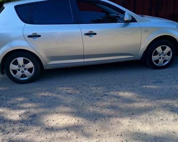 Серый Киа Сид, объемом двигателя 1.4 л и пробегом 152 тыс. км за 6200 $, фото 2 на Automoto.ua