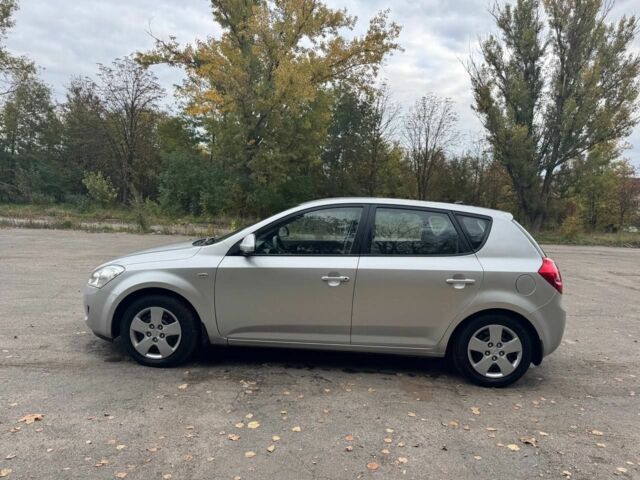 Серый Киа Сид, объемом двигателя 1.4 л и пробегом 254 тыс. км за 4900 $, фото 3 на Automoto.ua