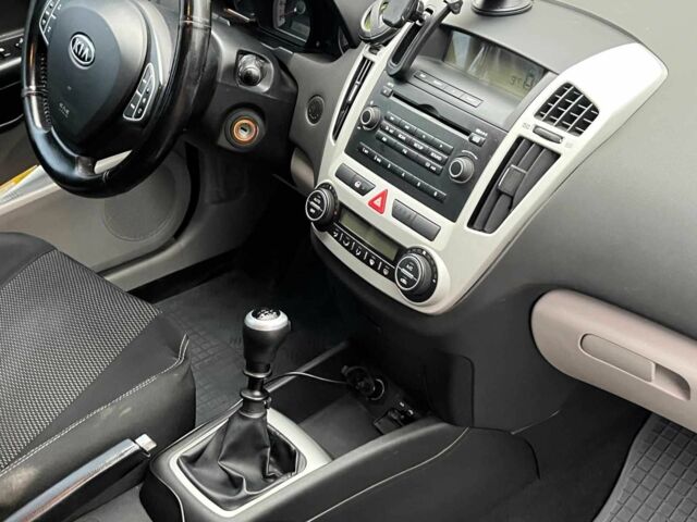 Серый Киа Сид, объемом двигателя 1.6 л и пробегом 227 тыс. км за 5590 $, фото 13 на Automoto.ua