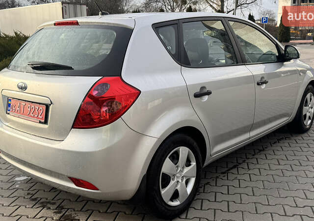 Серый Киа Сид, объемом двигателя 1.6 л и пробегом 216 тыс. км за 4800 $, фото 11 на Automoto.ua