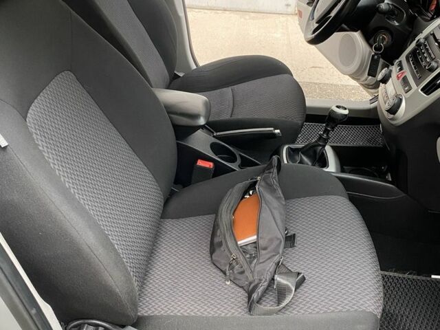 Серый Киа Сид, объемом двигателя 1.6 л и пробегом 240 тыс. км за 5700 $, фото 12 на Automoto.ua